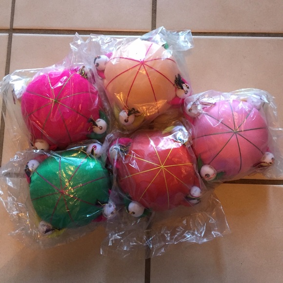 Pin cushions - Picture 3 of 3