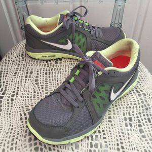 Nike "Dual Fusion" Running Shoes- Size 8