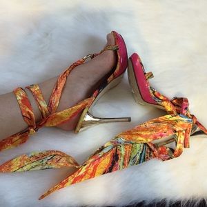 Beautiful colorful guess heels like new!