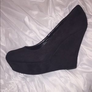 Black wedge Pumps