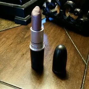 mac gleam lipstick
