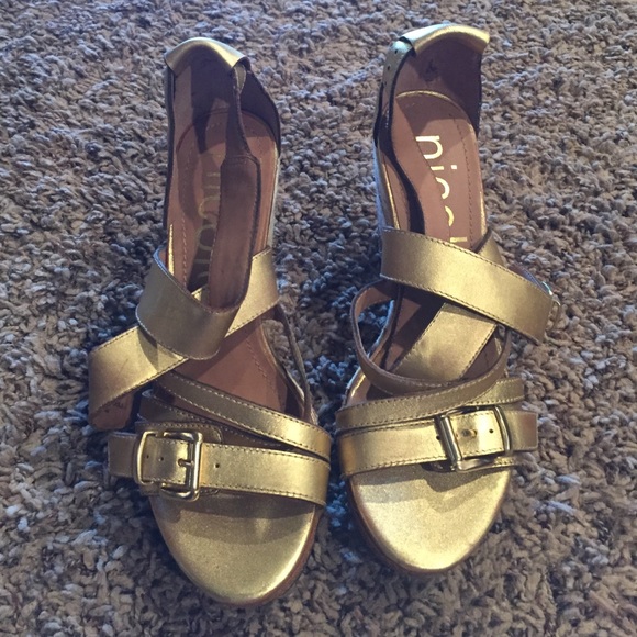 Barely used wedges gold tan white and black stripe