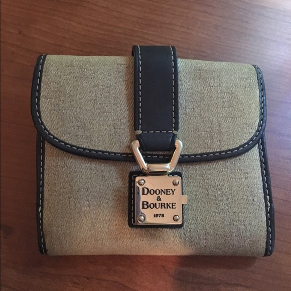 Dooney & Bourke wallet