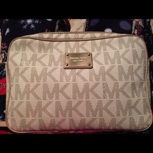 Michael kors crossbody