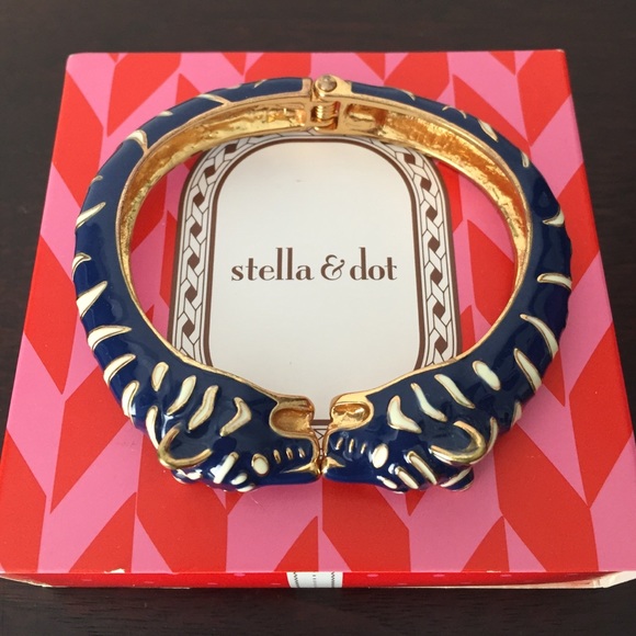 Stella & Dot Lakra Bangle