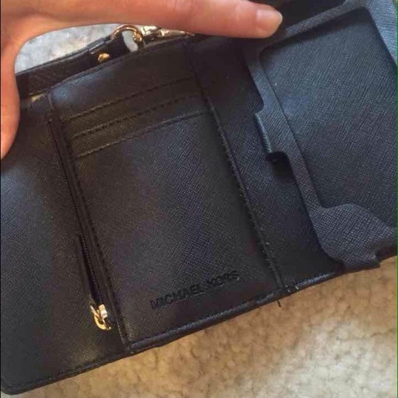 Black Wristlet wallet for iPhone auth MK - Picture 3 of 3