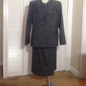 🔔🔔 REDUCED 🔔🔔   Alfred Dunner 2-pc suit.