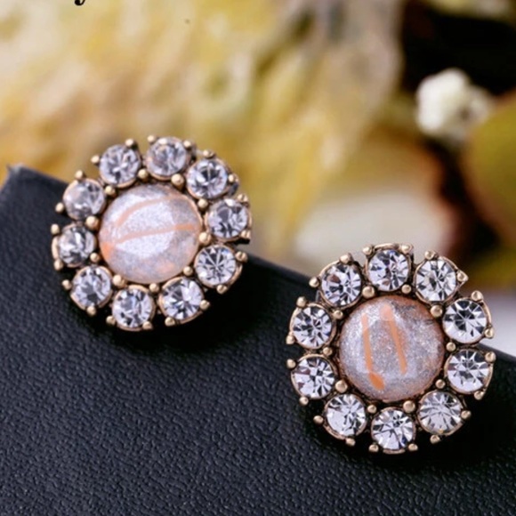 Jewelry - Very Pretty Earrings(NWT)2 left