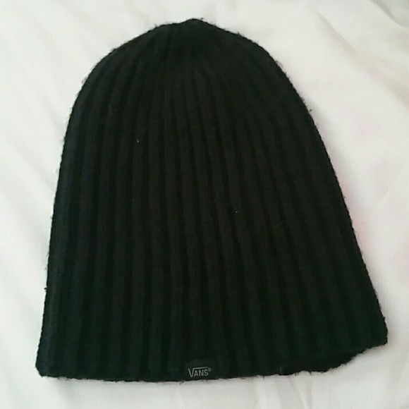 Black knit Vans beenie