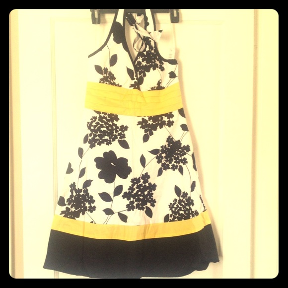 Trixxi dress backless