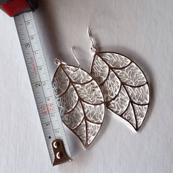 🆑⭐️HP⭐️ Sterling Silver filled Leaf Dangles - Picture 2 of 2
