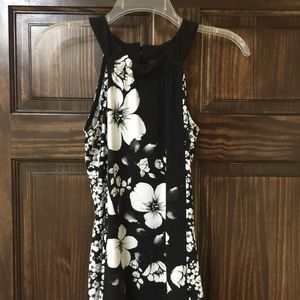 Sleeveless White House Black market top