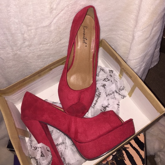 Red Pumps - image 1