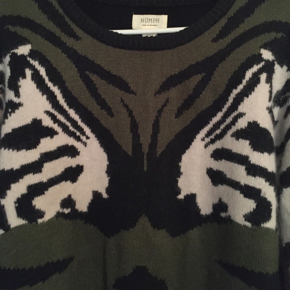 Urban Outfitters Zebra Sweater - Picture 2 of 4