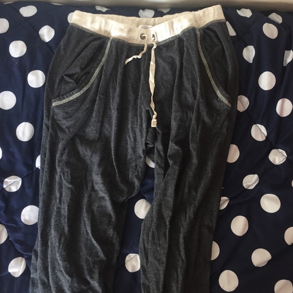 Kenneth Cole Pajama / lounge outfit set