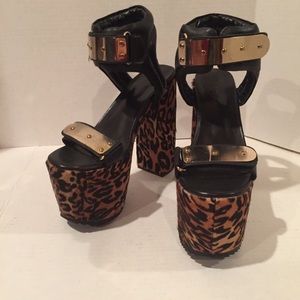 UNIF LEOPARD Print GONER SIZE 7 worn once ON SALE