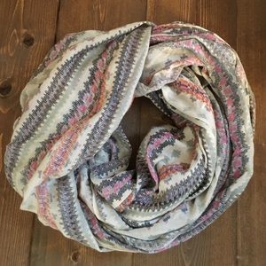 🌻Urban outfitters infinity scarf🌻