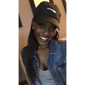 Meet your Posher, Tavona