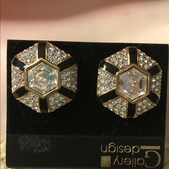 Jewelry - Vtg: 6 sided clipped earrings. 2/ $ 8.00 bundle
