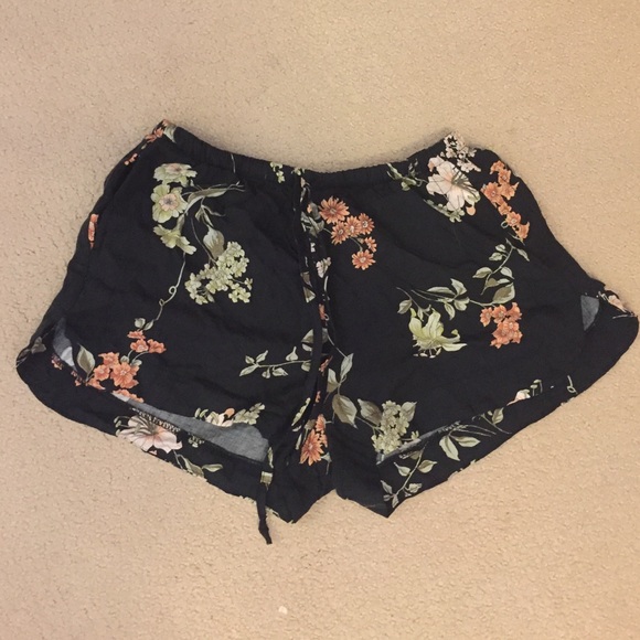Brandy Melville black flower shorts new
