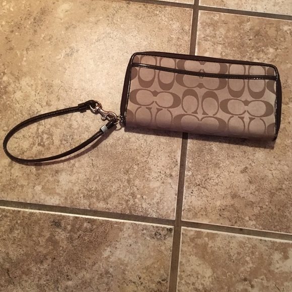 AUTHENTIC coach wallet/wristlet