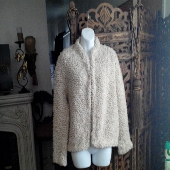 Woven deeply Jacket  cream in color