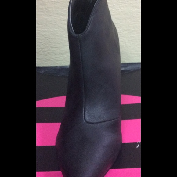 Boots - Picture 2 of 3