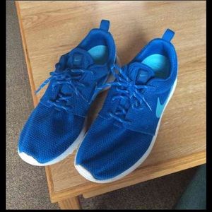 Nike roshe runs *1 HOUR SALE*