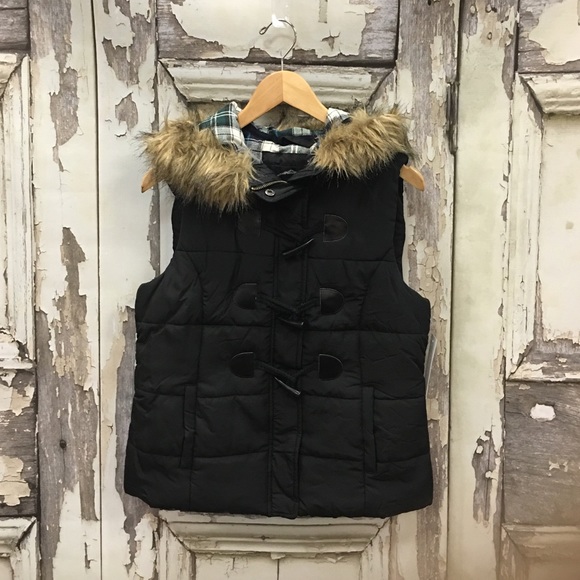 Last one!!  Black Toggle Vest - Picture 1 of 4