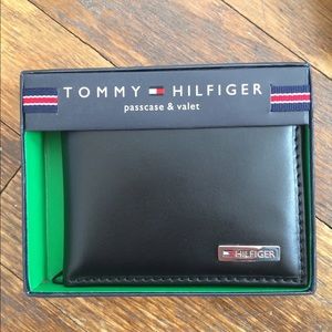 Tommy Hilfiger wallet and pass case