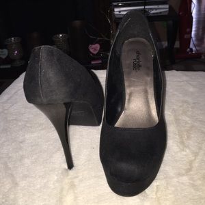 Black Pumps
