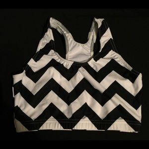 Retail: White & black chevron sports bra