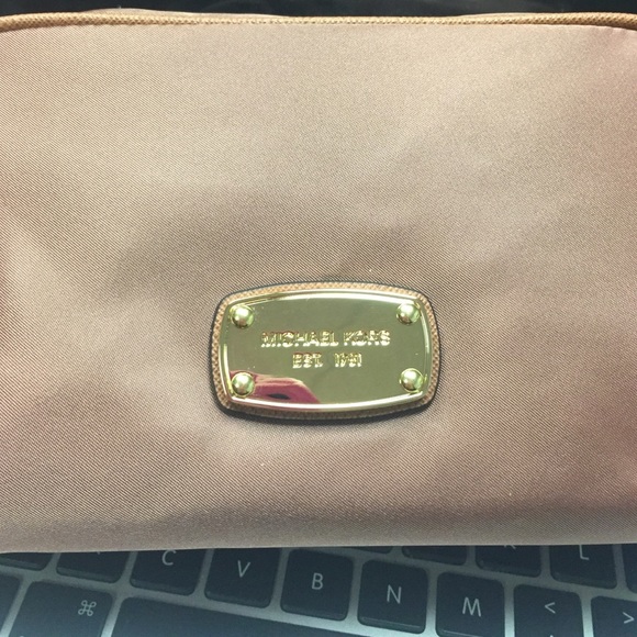 Michael Kors travel/make up pouch - Picture 2 of 4
