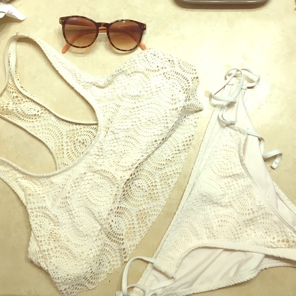 Final Sale 🌟 Crocheted Halter Bikini Set