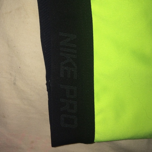 Nike Pro sports bra - Picture 3 of 3