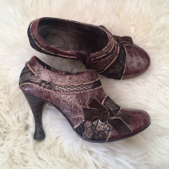 Bobbi Blu ankle pumps