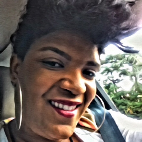 Meet your Posher, Iesha - Picture 1 of 1