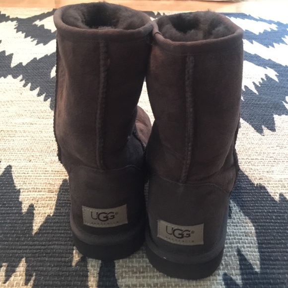 NWOT Classic women's uggs - Picture 2 of 4