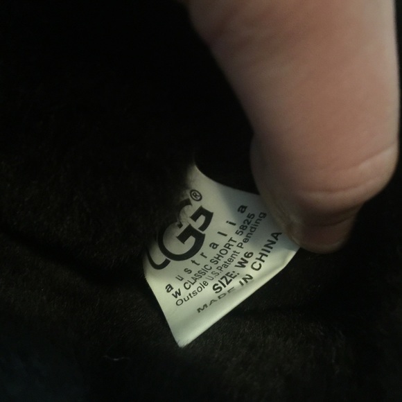 NWOT Classic women's uggs - Picture 3 of 4