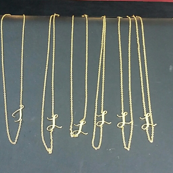 NWT pink peonies, L lettering necklace