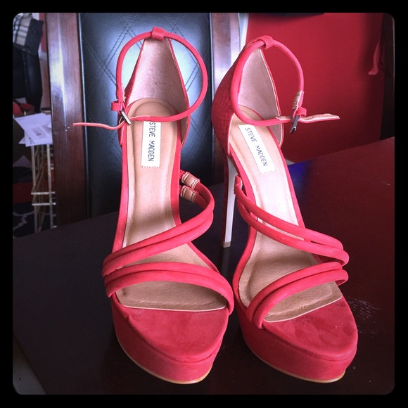 Steve Madden ROSALIA heels with leather upper.