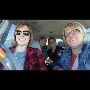 Meet your Posher, Caitlin