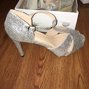 Size 9 Silver heels