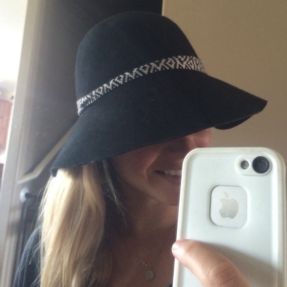 Fashionable bucket hat