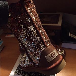 Uggs Size 6 Brand new worn once!!!