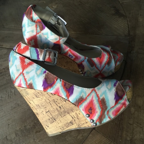 Chinese Laundry Wedges