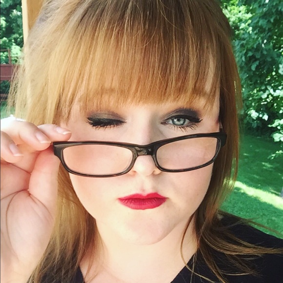 Meet your Posher!🎀 - Picture 4 of 4