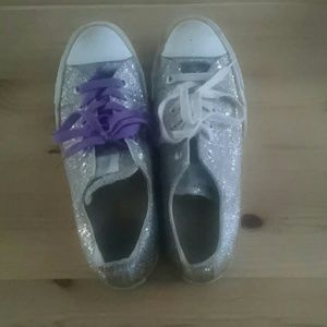 Size 9 glittery converse