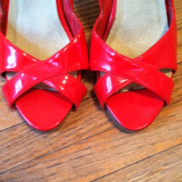 ❤️Red hot heels❤️ - Picture 2 of 2