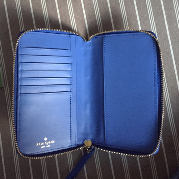 Kate Spade Laurie Wristlet - Picture 2 of 3